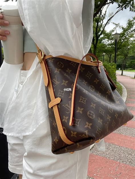 lv carryall sizes.